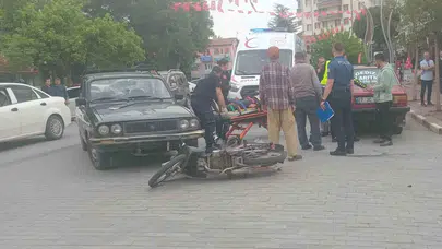 Gediz’de yürekleri ağza getiren kaza: Ehliyetsiz sürücünün kullandığı motosiklet otomobille çarpıştı