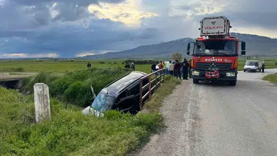 Van’da direksiyon hakimiyeti kabusa dönüştü: Su kanalına uçan kamyonetin sürücüsü ölümden döndü