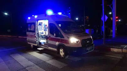 Malatya trafiğinde korkutan kaza: Kavşakta çarpışan araç yan yattı