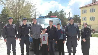 Siren sesleri bu kez mutluluk için çaldı: Altıntaş’ta özel öğrencilere unutulmaz gün