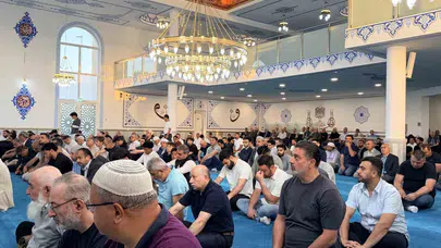 Gurbette bayram coşkusu: Brühl’de camiler doldu taştı