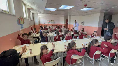Mesleki eğitimde gönüllülük rüzgarı: Minik öğrencilerin bakımı onlardan sorulur