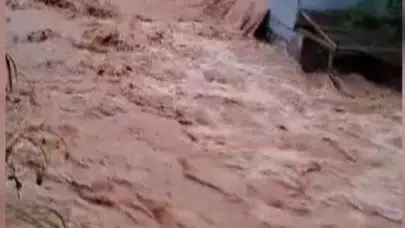Andırın’da kabus dolu dakikalar: Sağanak hayatı felç etti, evleri su bastı
