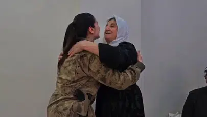 Şırnak’ta Vefa Günü: Kahraman Mehmetçik şehit annelerinin kapısını çiçeklerle çaldı