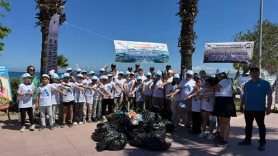 Geleceğin çevrecileri Kuşadası sahillerinde iş başında: Denizler için el ele verdiler