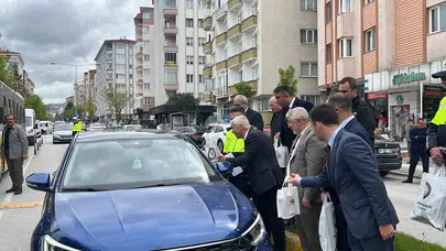 Çorum’da miniklerden trafik dersi: Kuralları pankartlarla haykırdılar