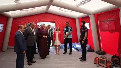 Geleceğin sağlıkçıları kampüste buluştu: 112 ve UMKE ekipleri gençlere ilham verdi