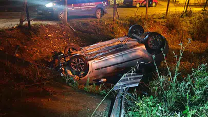 Kaza yaptılar, arkalarına bakmadan kayıplara karıştılar: Otomobili bırakıp izlerini kaybettirdiler
