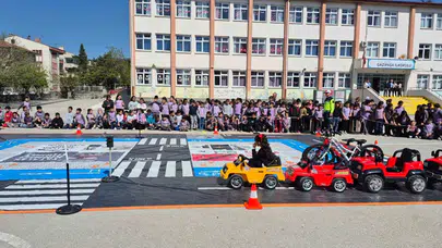Minik öğrencilere trafik bilinci aşılandı: Jandarmadan Gazipaşa İlkokulu'na özel ziyaret