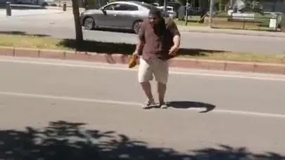 Antalya'da tatil kabusa döndü: Yürüyüş yolunda kargaların hedefi oldu