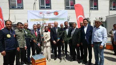 Adıyaman’da üreticinin yüzü güldü: Binlerce fidan ve kovan toprakla buluştu