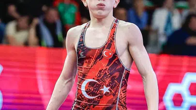 Minderde gurur dolu anlar: Ömer Arslan Avrupa üçüncüsü olarak kürsüye çıktı