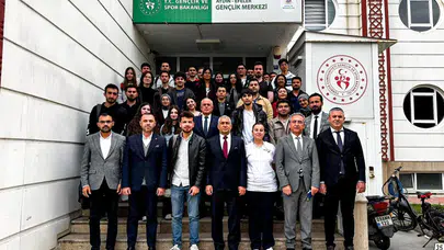 Rektör Kent öğrencilerin karşısına geçti: Akademiden kariyere tüm sorulara yanıt verdi