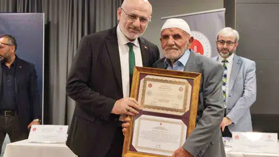 Yaşına meydan okudu: Kalıpçı ustası 87 yaşında hafızlık tacını taktı