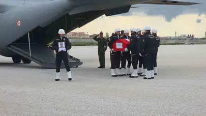 Çorlu’daki hain saldırıda şehit düşen kahraman polis memuru Emrah Koç, memleketi Van’da gözyaşları ve dualarla karşılandı.