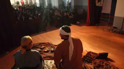 Eskişehir sahnelerinde Yunus Emre rüzgarı: Gençler hem dikti hem oynadı