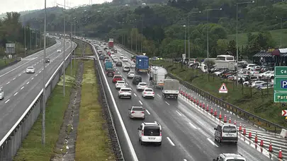 Kilit noktada bayram trafiği: Bolu geçişinde araç yoğunluğu havadan görüntülendi
