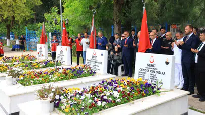 Muğla’da bayram sabahı duygusal anlar: Vali Akbıyık şehitlerin huzuruna çıktı
