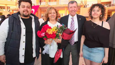 54 yaşında diplomayı kaptı: Ev hanımlığından bölüm birinciliğine uzanan başarı hikayesi