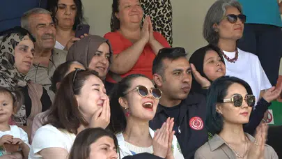 Alanya’da 19 Mayıs coşkusu: Yerleşik yabancılar Türk gençlerini yalnız bırakmadı