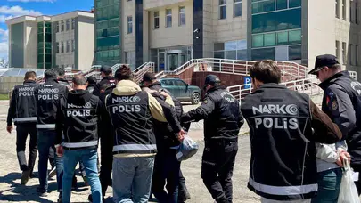 Kars’ta zehir tacirlerine geçit yok: Sokak satıcılarına yönelik baskında 2 kişi cezaevini boyladı