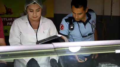 Kuşadası’nda bayram mesaisi: Zabıtadan gıda ve gramaj operasyonu