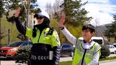 Miniklerden trafik dersi: Bayburt'ta emniyet ekipleri geleceğin sürücülerini eğitiyor