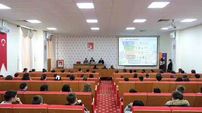 Çöpe gideceklerdi, şimdi kampüsü süslüyorlar: Öğrenciler atıklara hayat verdi
