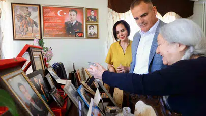Bayramda en anlamlı ziyaret: Şehit ailesinin kapısı çalındı