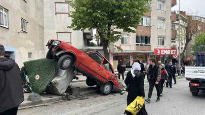Bağcılar’da korku dolu anlar: Kontrolden çıkan su kamyonu ortalığı savaş alanına çevirdi