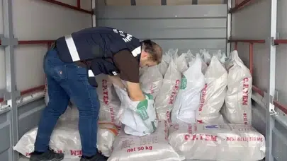 Samsun’da kaçakçılara geçit yok: Kamyoneti durduran polis tonlarca tütünü yakaladı