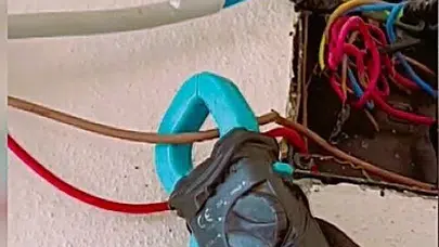 Kaçak elektrikte "ben yapmadım" savunması işe yaramadı: Ekipler çatıda suçüstü yaptı