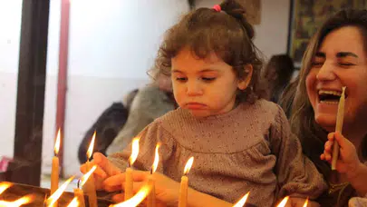 İskenderun’da bahar coşkusu: Mar Circus Kilisesi’nde dilekler mum ışığında yükseldi
