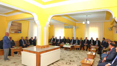 Bayburt’ta bayram coşkusu: Protokol ve halk Gençosman’da bir araya geldi