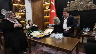 Kayseri'de tatlı krizine esprili çözüm: Vali Çiçek, küçük Rüveyda'yı makamında ağırladı