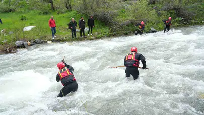 Köprüden düşen Gülsima'dan acı haber bekleniyor: Muş'ta zamanla yarış sürüyor