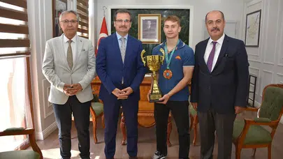 Salihli'nin gururu ringlerin zirvesine çıktı: Kaymakam Güldoğan'dan şampiyona özel kabul