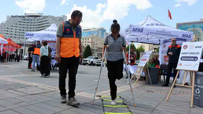 Gözlerini bağladılar, bastonla yürüdüler: Kayseri’de empati dersi