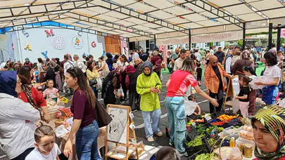 Minik ellerden büyük yüreklere: Anaokulu bahçesi Gazze için pazar yerine dönüştü