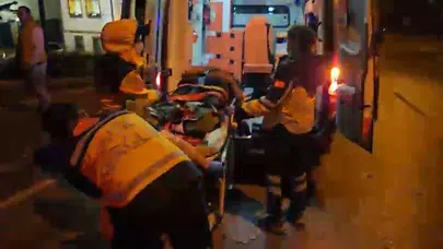 Bursa'da korku dolu anlar: Otomobil sıkıştırdı, sürücü motosikletiyle merdivenlerden uçtu