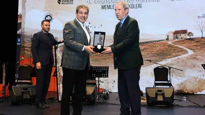 Edebiyatın kalbi Esenler’de attı: Usta yazar Necip Tosun’a anlamlı ödül