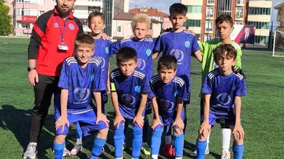 Bilecik’in minik yıldızları sahada fırtına gibi esti: 1299 Bilecikspor zirveye demir attı