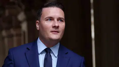 İngiltere'de İşçi Partisi'nde sular durulmuyor: Eski bakan Wes Streeting koltuğa göz dikti