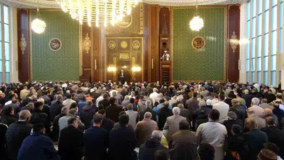 Malatya’da bayram sabahı: Protokol ve vatandaşlar aynı safta buluştu