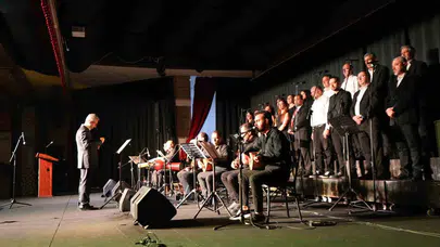 Yunusemre’de türkü rüzgarı esti: Salonu dolduranlar Anadolu’nun sesinde buluştu