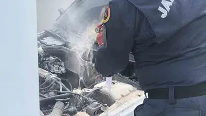 Söğüt’te korku dolu anlar: Jandarma nizamiyesi önünde araç küle dönmekten son anda kurtuldu