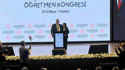 Bakan Tekin'den dijital kuşak için yeni strateji: Okuma kültürünü sanatla büyüteceğiz