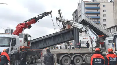 Ankara’da korku dolu anlar: Damperi açık unutulan kamyon üst geçidi yerle bir etti