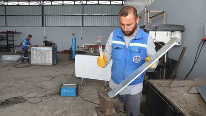 Çöpe gideceklerdi, belediyenin eli değince yeniden hayata döndüler: Akdeniz’de tasarruf seferberliği