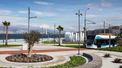 İzmir’de bayram hazırlığı: Parklar ve sahiller yepyeni bir çehreye kavuşuyor